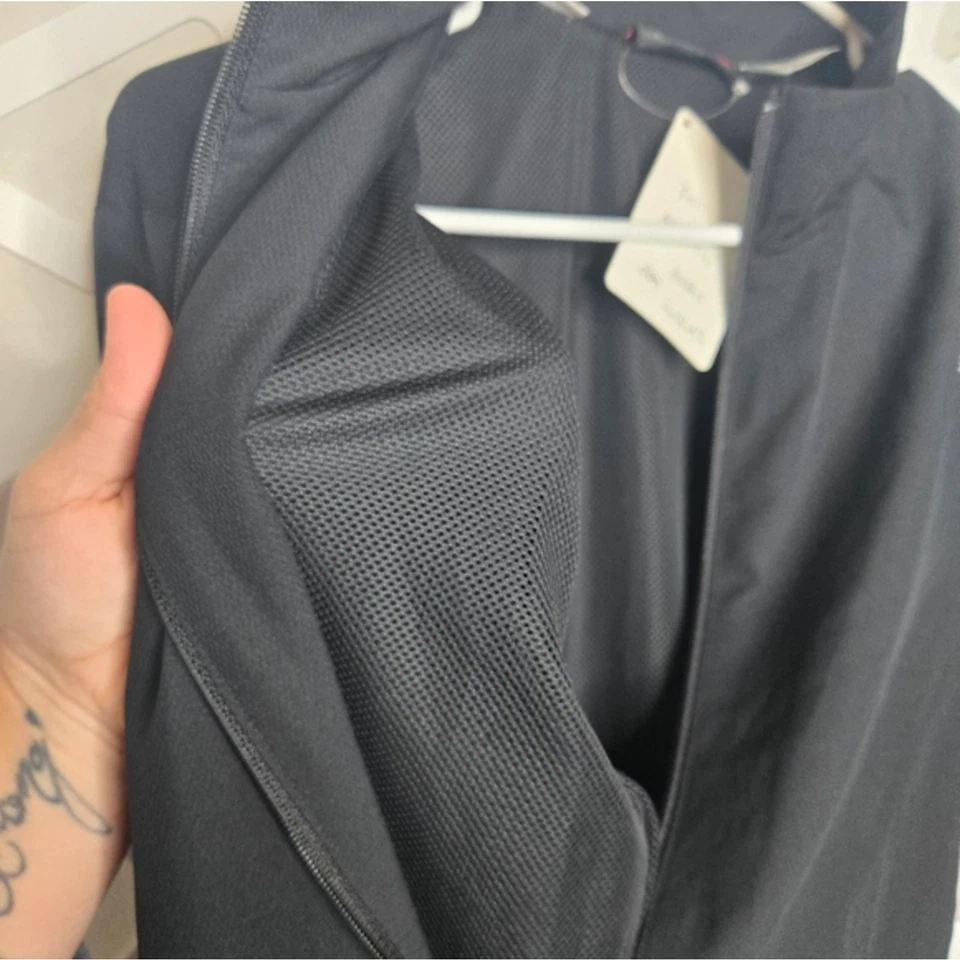 Reebok Training Jacket Size MD Mesh Full Zip Techwear Athletic Lightweight - Image 2 of 3