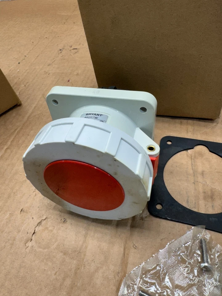 NEW IN BOX HUBBELL BRYANT 60AMP WATERTIGHT RECEPTACLE 460R7W - Image 3 of 4