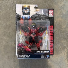 Deluxe Windblade and Scorchfire   Transformers Generations Titans Return