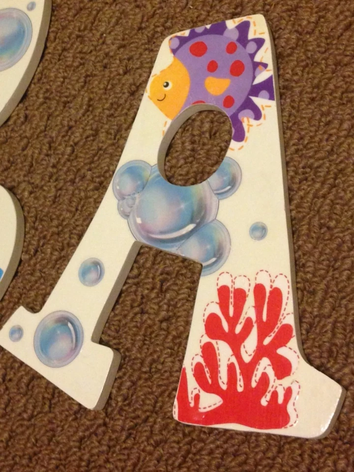 Letras de pared temáticas Ocean Wonders personalizadas nombre Zach Z A C H decoración de guardería bebé  Foto 3 de 4