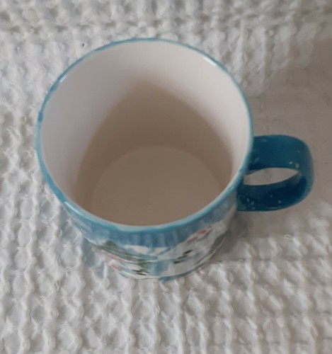 Taza de café Pat Olson muñeco de nieve estilo de vida hogar árbol de Navidad mitón azul blanco - Imagen 3 de 9