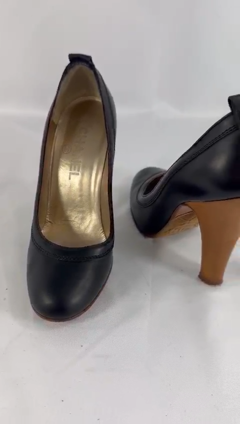 CHANEL Interlocking CC Black Leather Vintage Heeled Pumps Made in