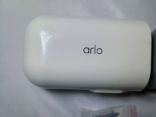 Arlo Pro 4 VMC404 1P Spotlight Indoor/Outdoor Wire-Free Camera w/Battery + Mount - Picture 4 of 7