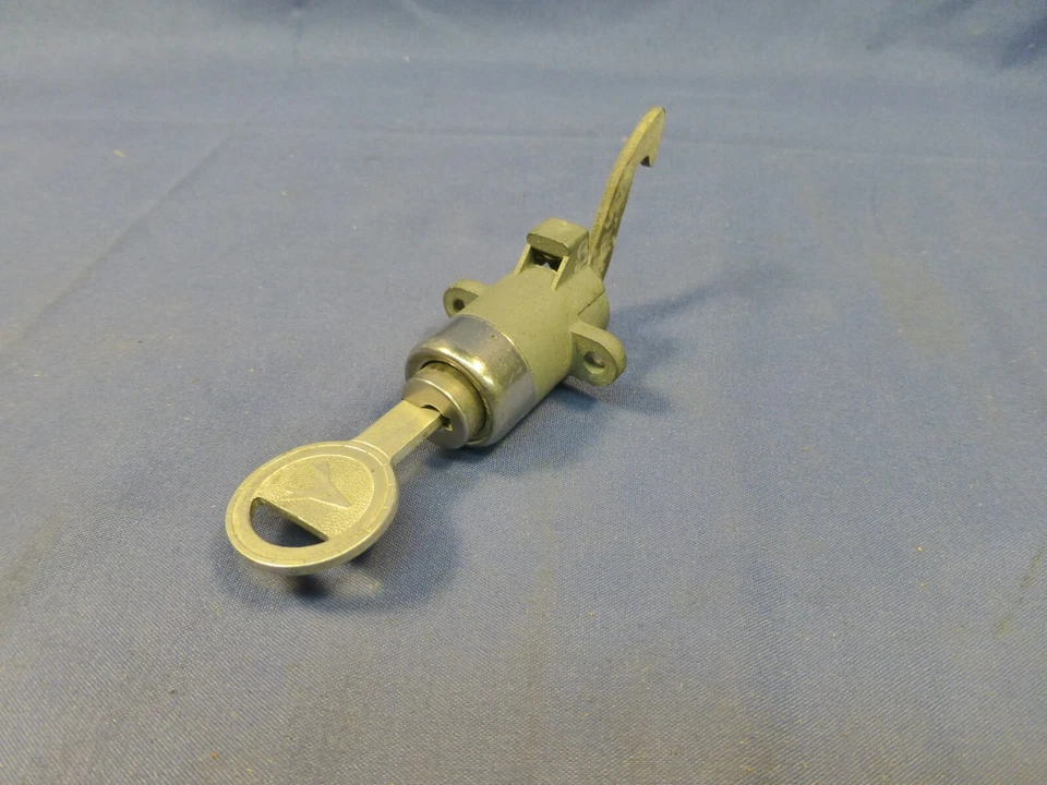 NOS Mopar 1960 1961 1962 1963 1964 Dodge Dart Polara 880 caixa de luvas trava e chave - Imagem 3 de 4