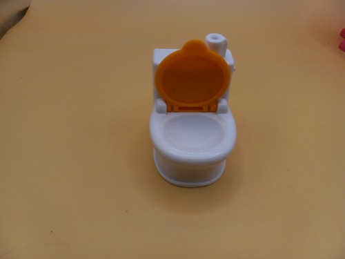 Fisher Price MY FIRST DOLLHOUSE Yellow Table Chairs& Toilet, Dad, Mom Baby READ - Picture 22 of 24