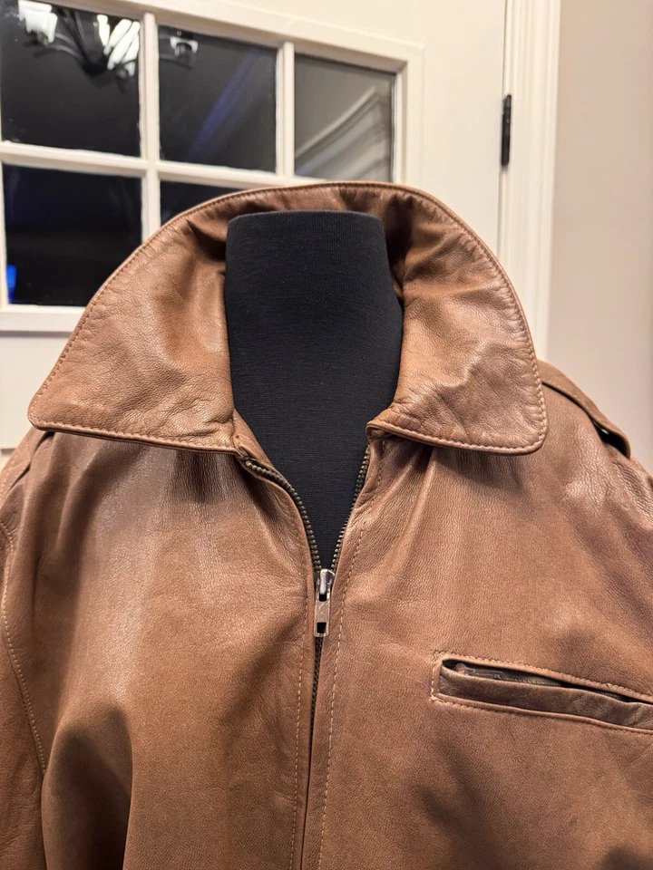 Chaqueta de bombardero vintage de cuero marrón envejecido ADAM SPENCER de los años 80 talla 46 con bolsillo Foto 3 de 4