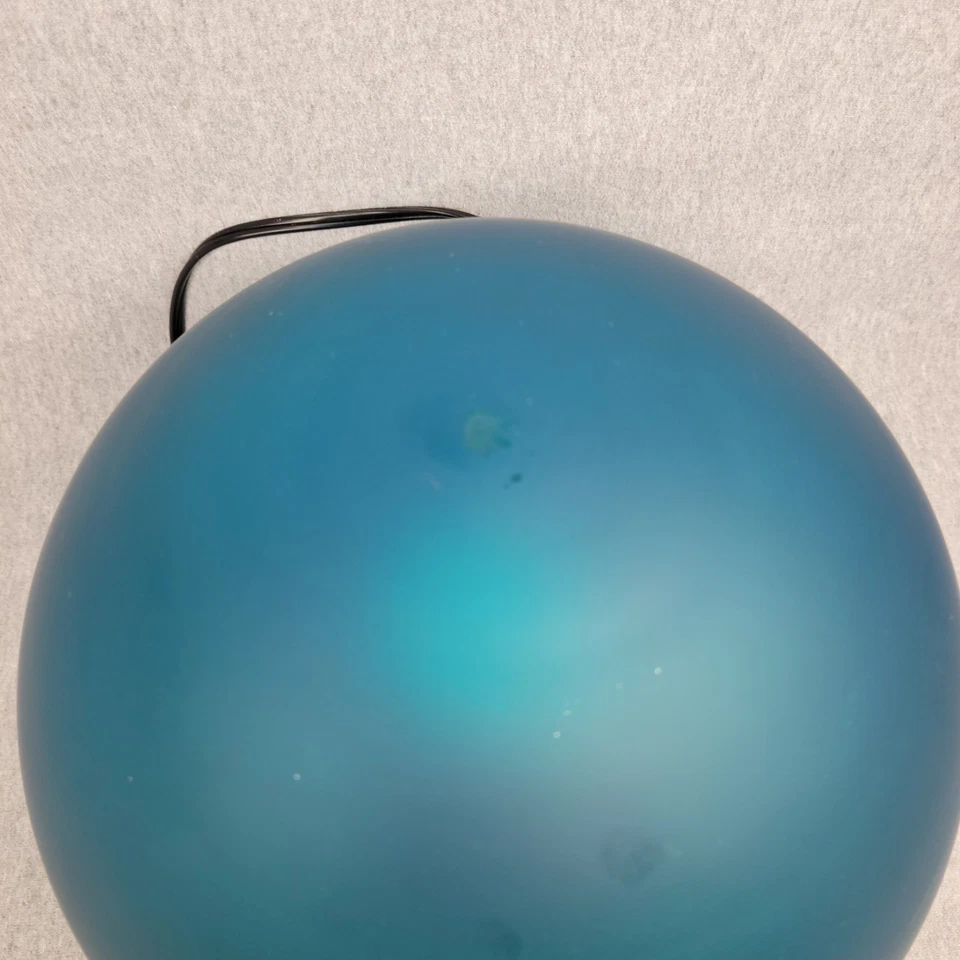 Lámpara de mesa redonda de fado azul verdoso Ikea vintage de los años 90 lámpara orbe descontinuada Foto 3 de 4