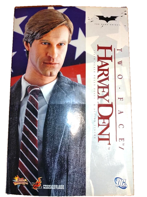 Hot Toys The Dark Knight TWO-FACE HARVEY DENT MMS81 1/6 Scale