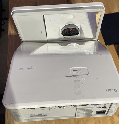 SMART UF70 DLP Projector Ultra Short Throw 3000 ANSI HD HDMI UNTESTED FOR PARTS