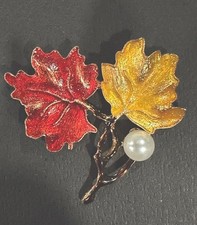 Vintage BROOCH GOLD TONE PIN 2.2