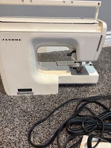 Macchina da cucire Janome Decor Excel Pro 5124 con pedale testata e funzionante - Foto 9 di 14