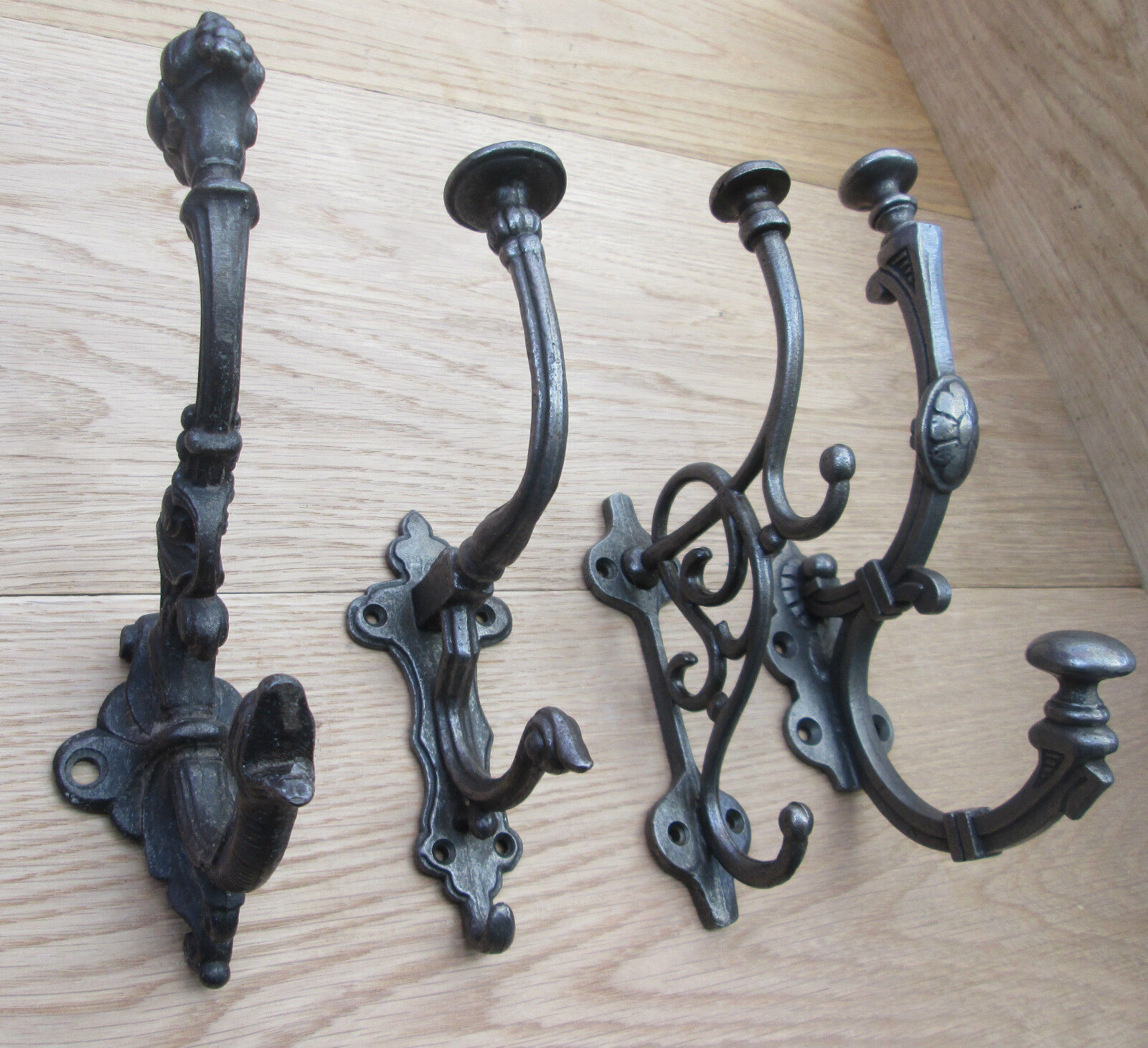 8 LARGE ANTIQUE CAST IRON COAT HOOKS OLD VINTAGE STYLE HAT HANGING HOOKS  PEGS