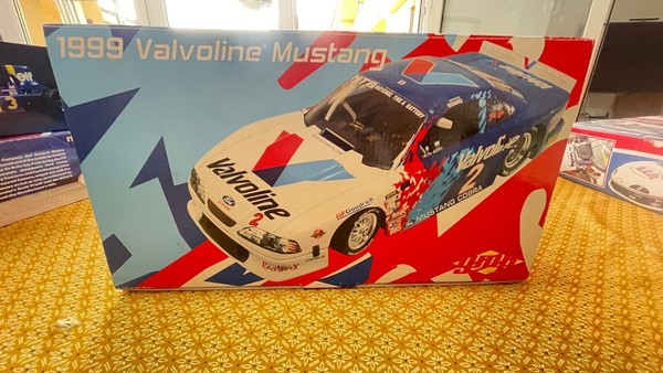 1/18 GMP 1999 VALVOLINE MUSTANG Brian Simo