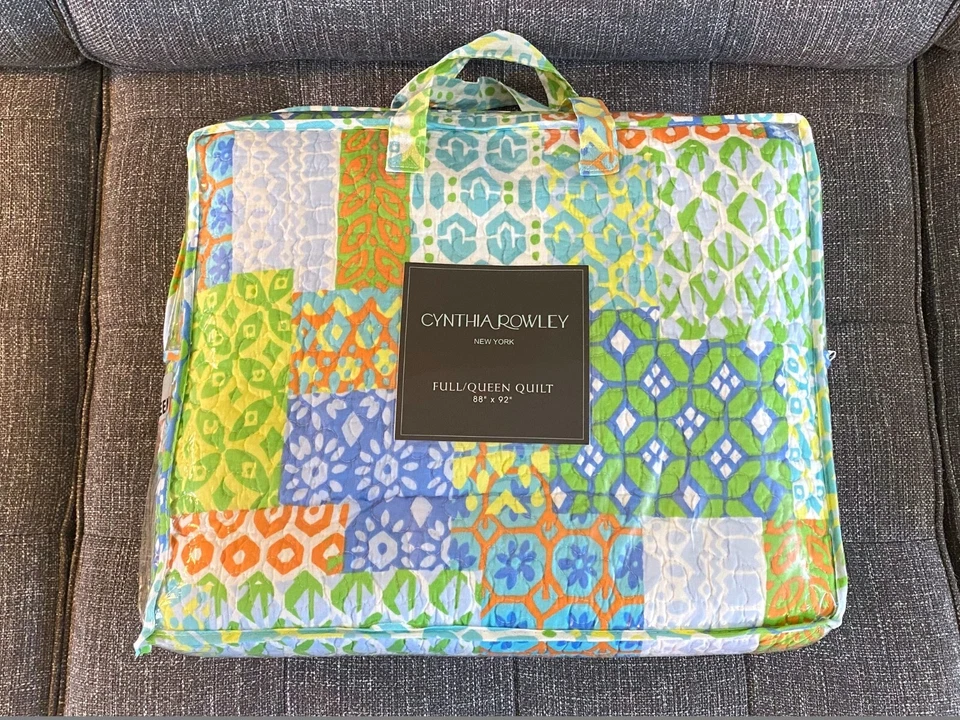 NUEVO NUEVO EN PAQUETE Cynthia Rowley NUEVA YORK 3 piezas Juego Colcha Edredón 2 Fundas Patchwork Foto 2 de 4