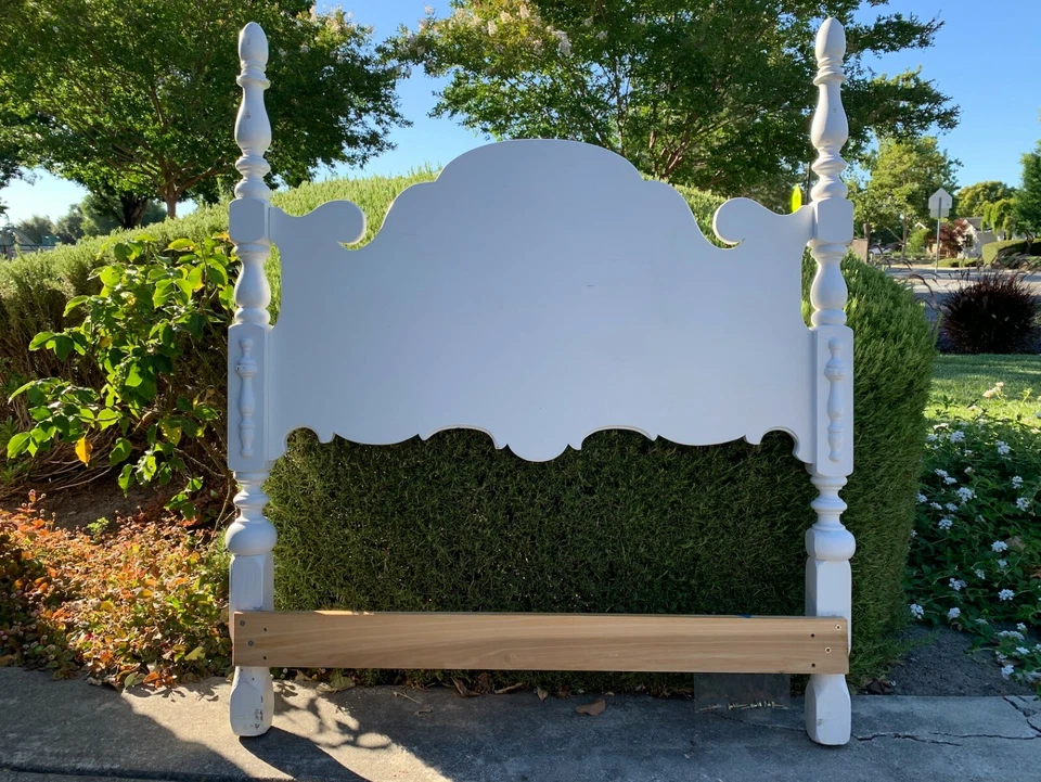 Cabecero y pie de cama blanco antiguo, usado, solo recogida local Foto 2 de 2