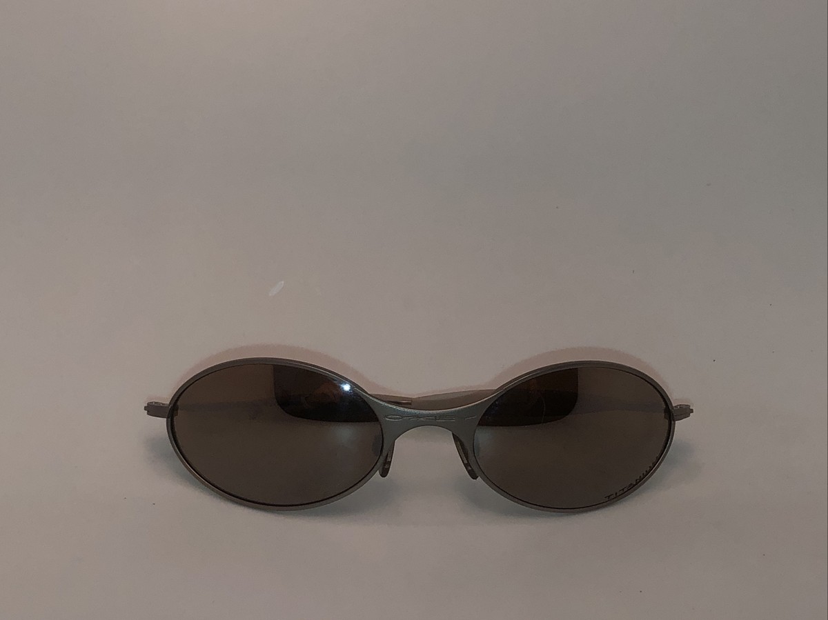 Pre-Owned Oakley T Wire 1.0 TITANIUM/TITANIUM IRIDIUM Pre-Owned Oakley T Wire 1.0 TITANIUM/TITANIUM IRIDIUM