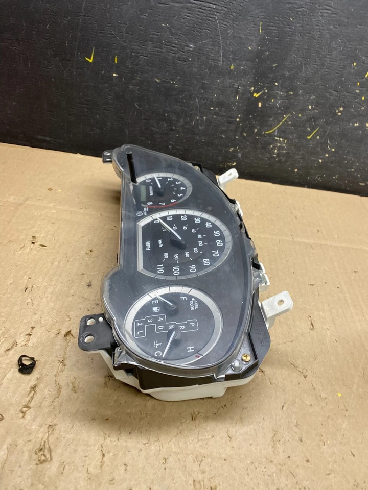 2004 2005 Toyota Sienna Speedometer Cluster Gauge u4780 DG - Image 3 of 4