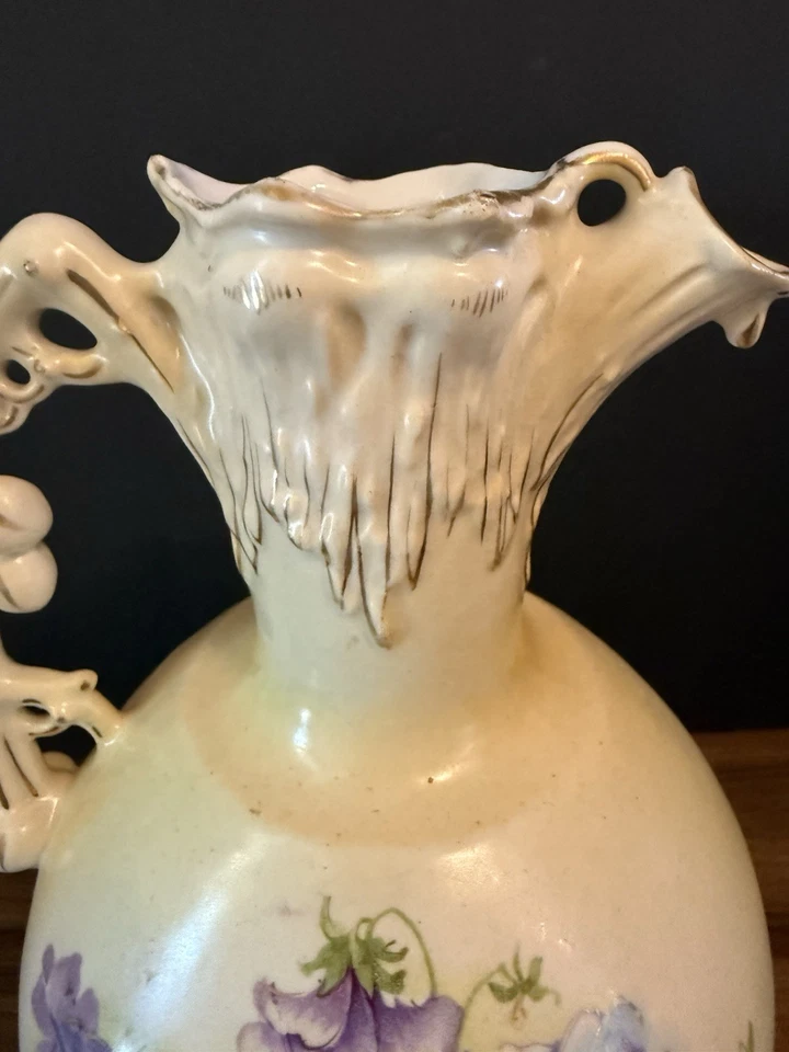 ANTIGUA JARRA DE BAYAS DE CEREZA 3D FLOR PÚRPURA PENSAMIENTO JARRÓN JARRA DORADO FIRMADO AUSTRIA Foto 4 de 4