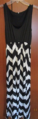Black & White Sleeveless Long Dress Sz 3 Polyester Spandex Bust 40 Length 55