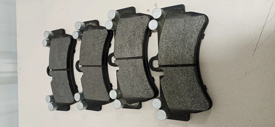 Juego de pastillas de freno de disco Bosch BP1014 para Audi Q7 Porsche Cayenne Volkswagen Touareg Foto 3 de 4