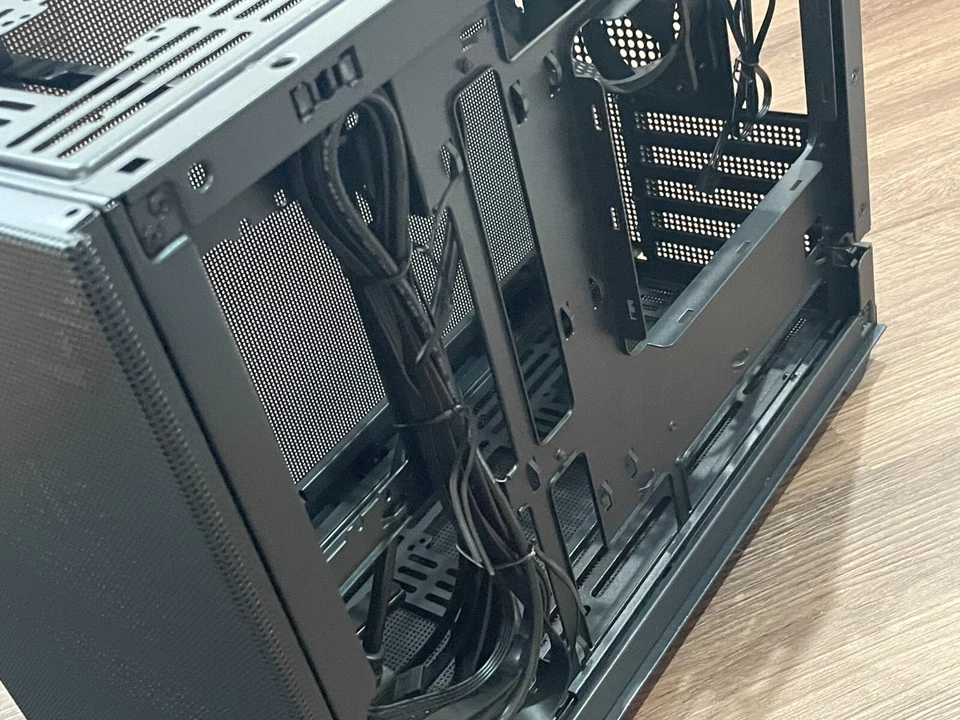 Black Mid Tower Gaming Computer Case, 1 X Fan Pre-Installed. SIZE : 12 X 8 X 16 - Image 4 of 4