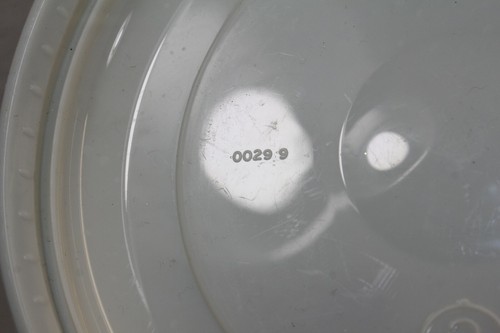 Tapa a Presión de Repuesto Rubbermaid Servin Saver SOLO 0029 #3 Redonda Almendra 7 1/8" - Imagen 7 de 9
