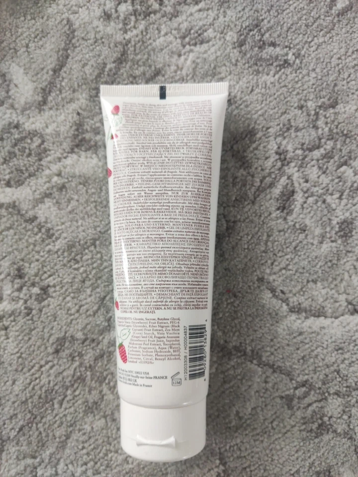 Fresh Sugar Strawberry Exfoliant Face Wash 125ml Brand New And Sealed RRP£32 - Image 2 of 3