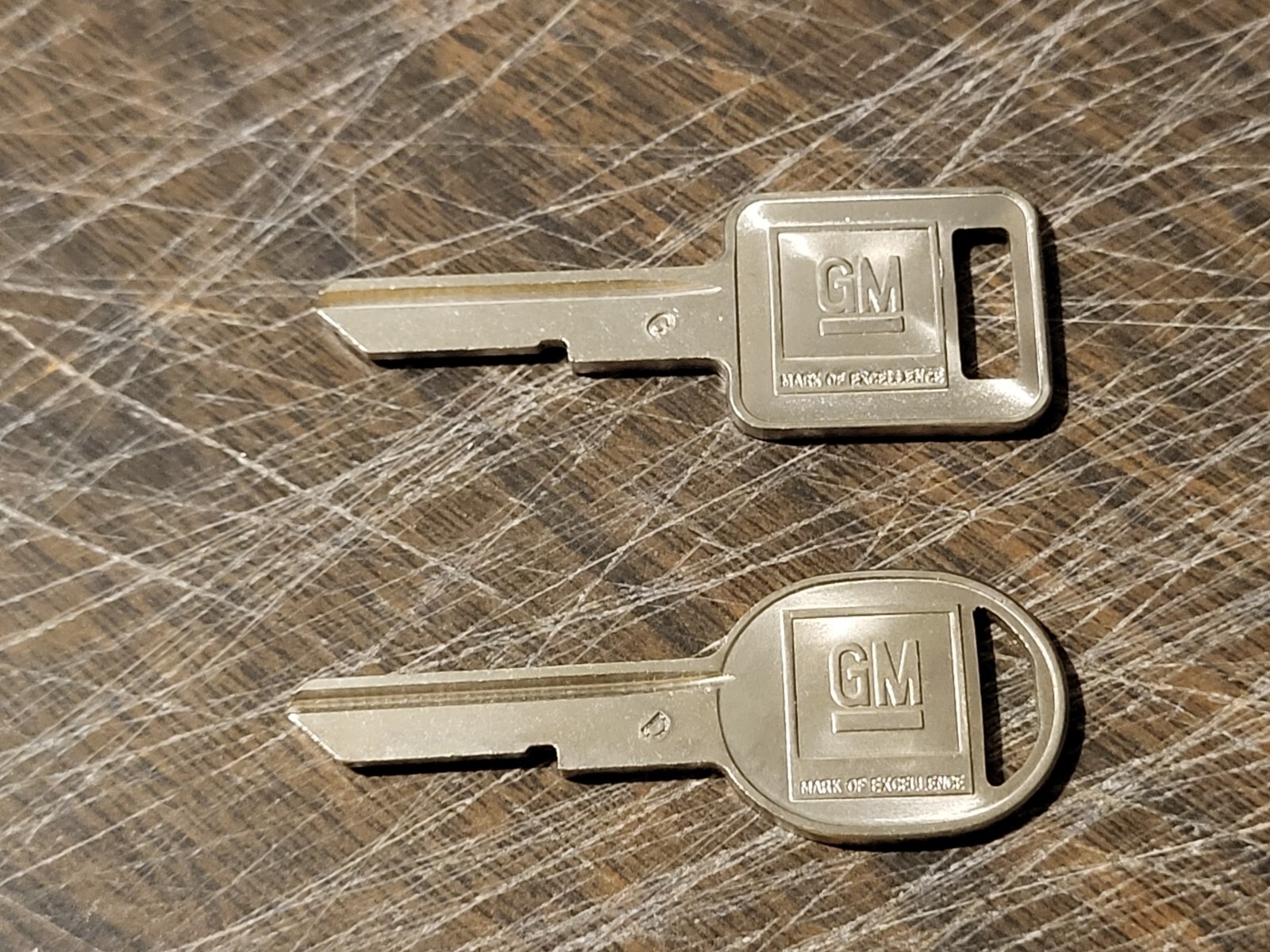 C-D Key Blanks For GM Crest Logo - 68 72 76 80 87 88 89 90