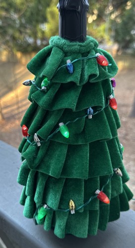 St Nicholas Square LED Christmas Tree Wine Bottle Cover - Afbeelding 3 van 3