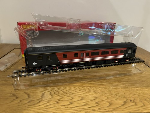 Hornby R4704 Virgin Brake Open Standard Coach 9507 (mit Beleuchtung) verpackt  | Zustand: Used