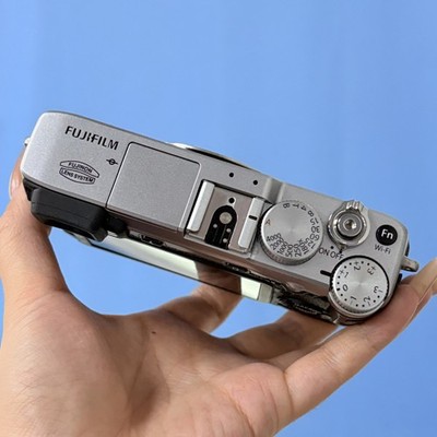 Fujifilm X Series X-E2 XE2 16.3MP Digital Camera - Silver (Body