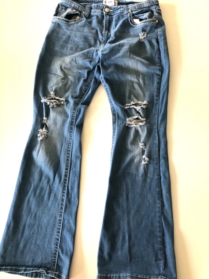 Jeans azul YJeans Los Angeles angustiado boot cut TAMANHO 17/18 enfeitado - Imagem 2 de 4