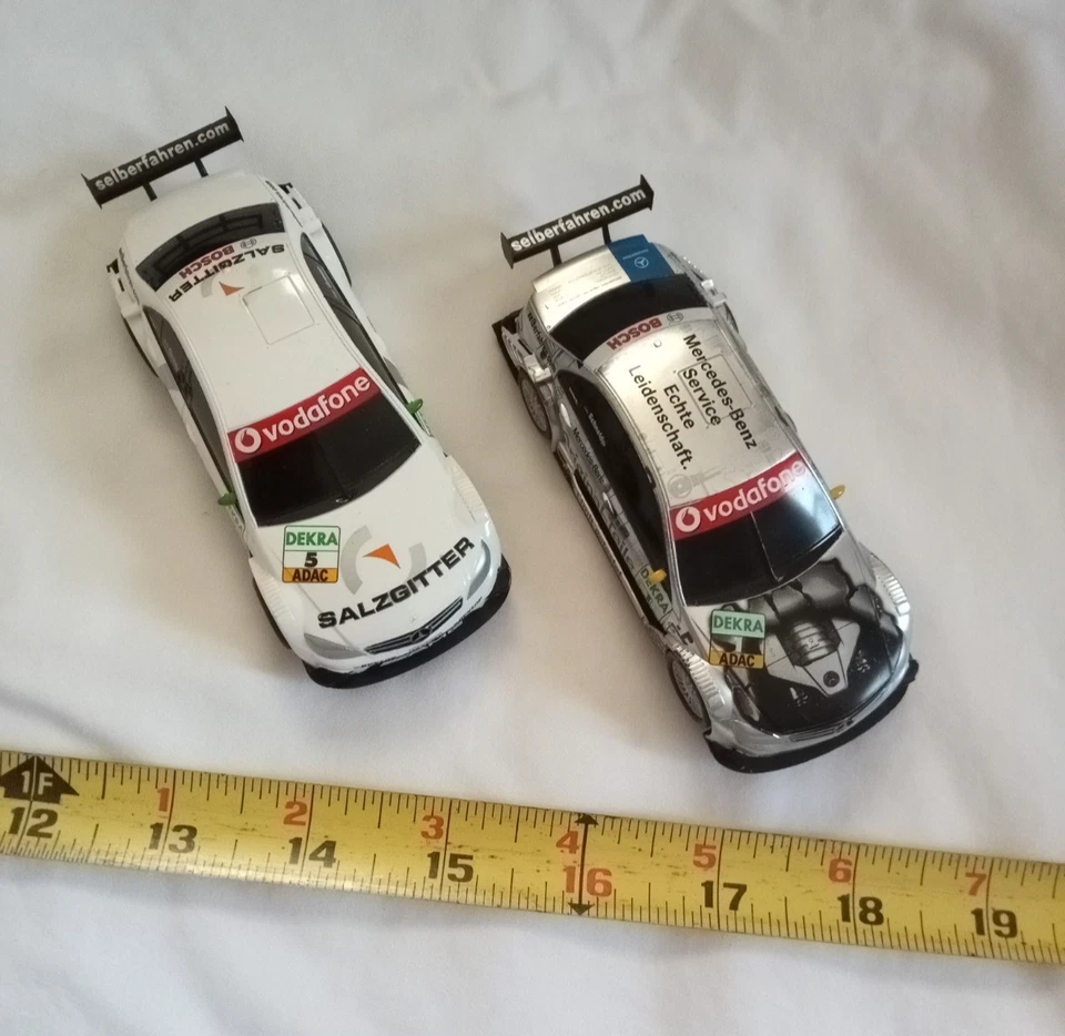 лот из 2 трассовых автомоделей SCX 2007 Mercedes Benz КОМПАКТНЫЕ АВТОМОБИЛИ 1:43. - Изображение 2 из 4