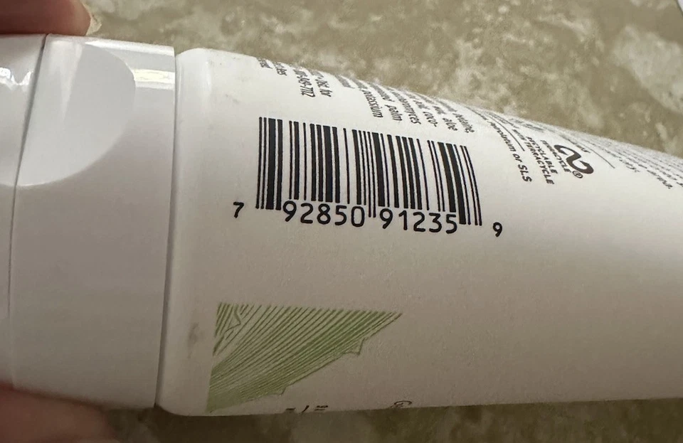 BURT’S BEE’S Sensitive Solutions Gentle Facial Face Scrub With Aloe 4 oz NEW - Image 3 of 4