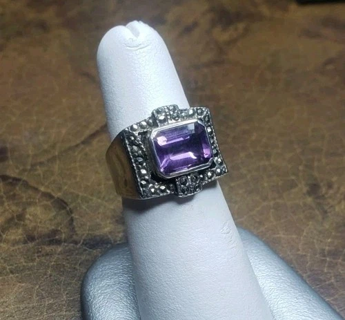 Vintage Sterling Silver Amythyst Bezel Set Gaust & Marcasite