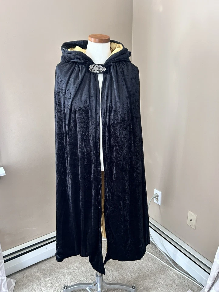 Capa de terciopelo negro forrada con capucha talla L Foto 4 de 4