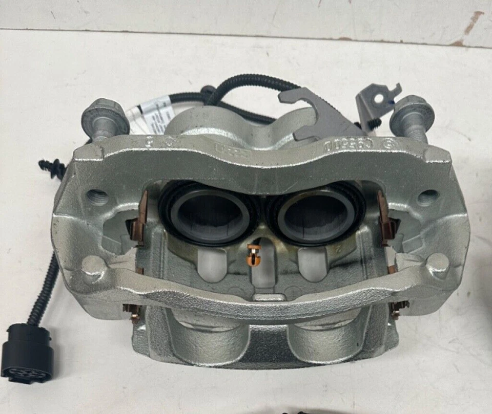 PINZA DE FRENO DELANTERA DERECHA OEM PARA MERCEDES-BENZ SPRINTER W907 A9074210900 Foto 2 de 4