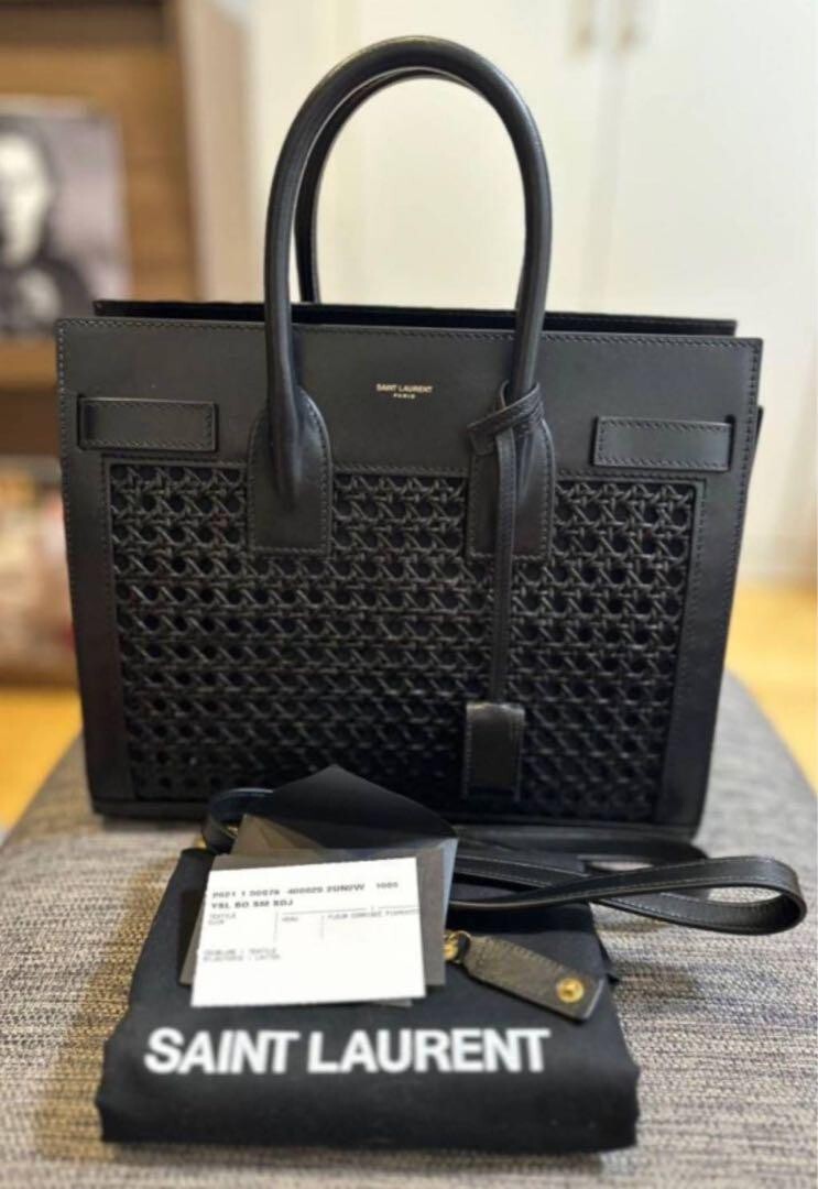 Saint Laurent Sac du Jour nano nero vera pelle con chiavi e cover borsa
