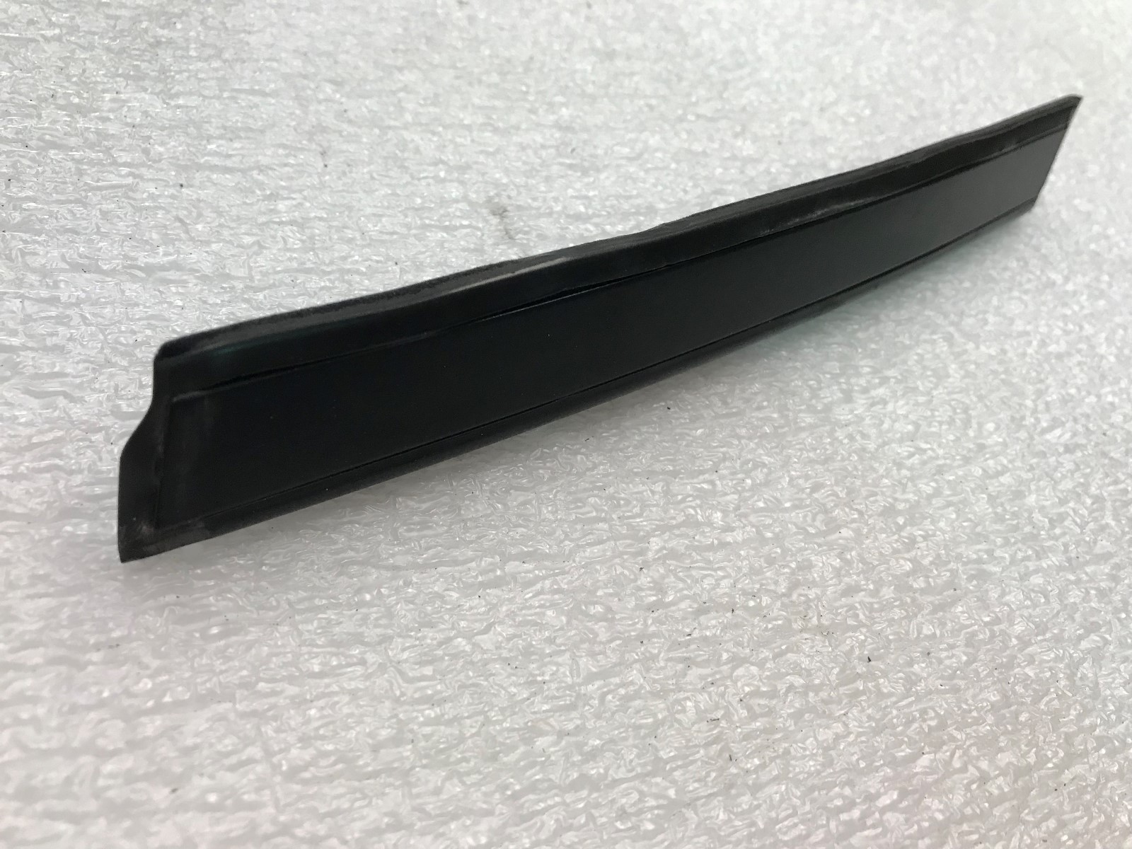 LAMBORGHINI GALLARDO SPYDER PASSENGER RIGHT SIDE ROOF SEAL OEM 400837440
