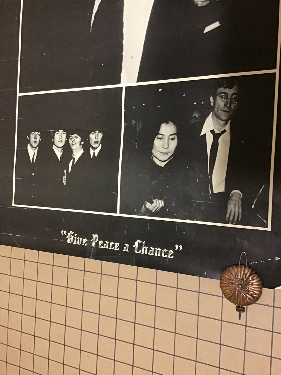 Original Music Poster: 1980 JOHN LENNON 1940-1980 GIVE PEACE A