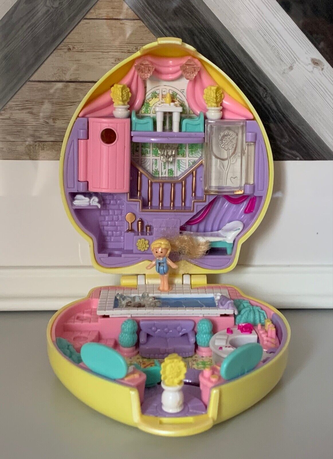 Polly Pocket Bluebird 1995 - Stylin' Salon Happenin' Hair Compact.