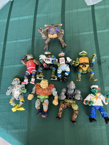 Vintage 80’s Lot of  9 Teenage Mutant Ninja Turtles , Action Figures Some Rare.