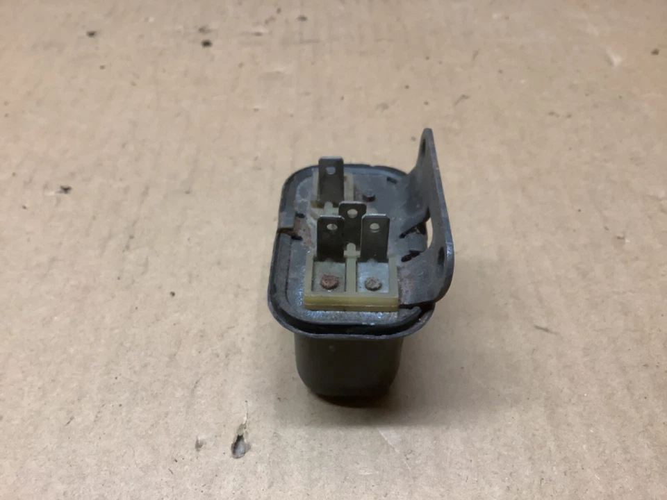 Chevy Chevelle 1965-68, Nova, Corvette, Delco 1116992 accesorio bocina relé Foto 2 de 4