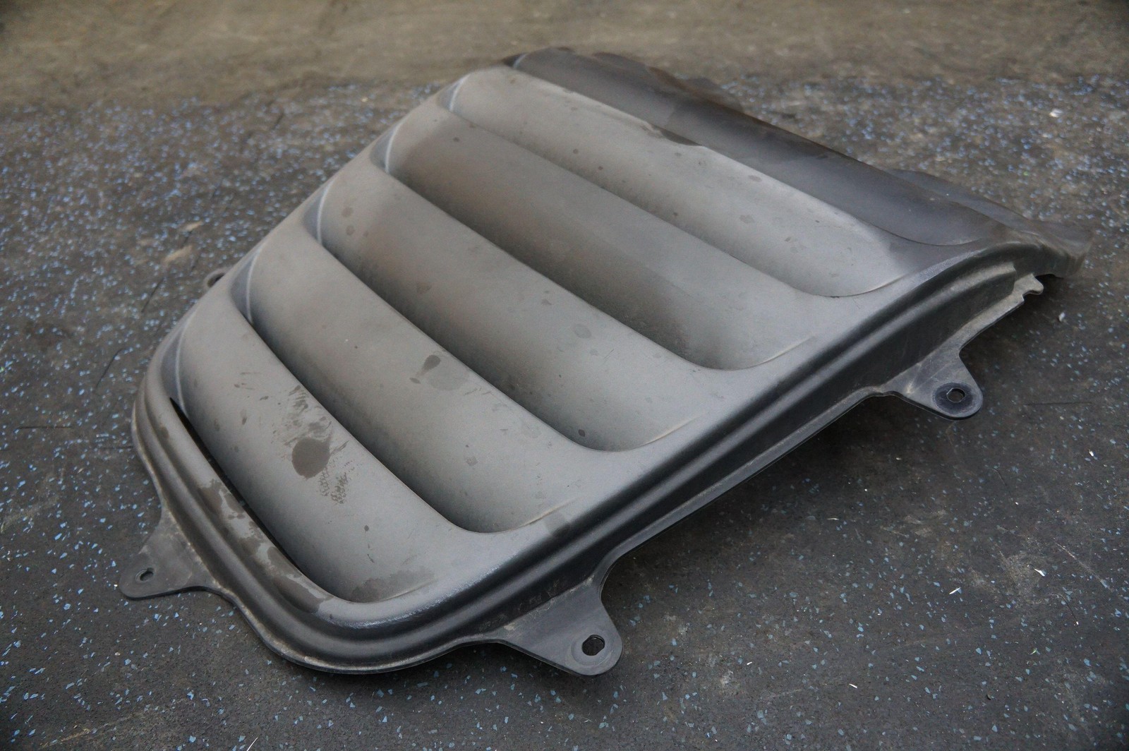 Rear Deck Lid Center Vent Grille Panel 11A3354CP OEM McLaren 650S MP4-12C 12C