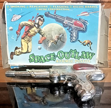RARE vintage BCM SPACE OUTLAW Atomic PISTOL Ray Gun w/ Original Box UK toy 1960s