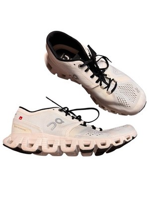 On Cloud X Womens Size 8 Athletic Sneakers Trainers Running Shoes White Black