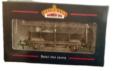 Bachmann 33-575A OO Gauge 46T GLW CEA Covered Hopper Wagon Weathered. NEW.