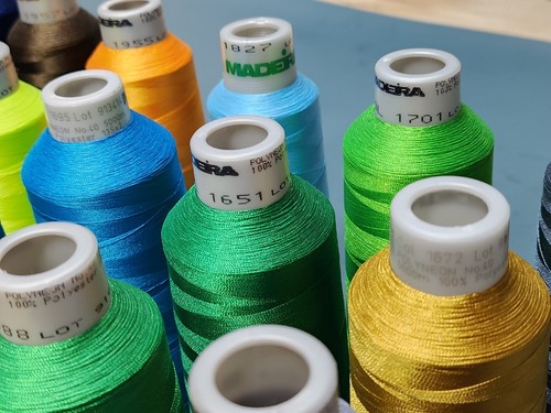 Madeira embroidery thread Lot Of 30 Polyneon Large Cones - Picture 5 of 17