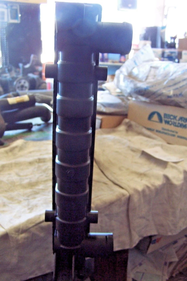 RADIADOR PARA CAMIONETA VOLKSWAGEN JETTA CONEJO Y CONVERTIBLE 1977-84 GASOLINA Y DIÉSEL Foto 4 de 4