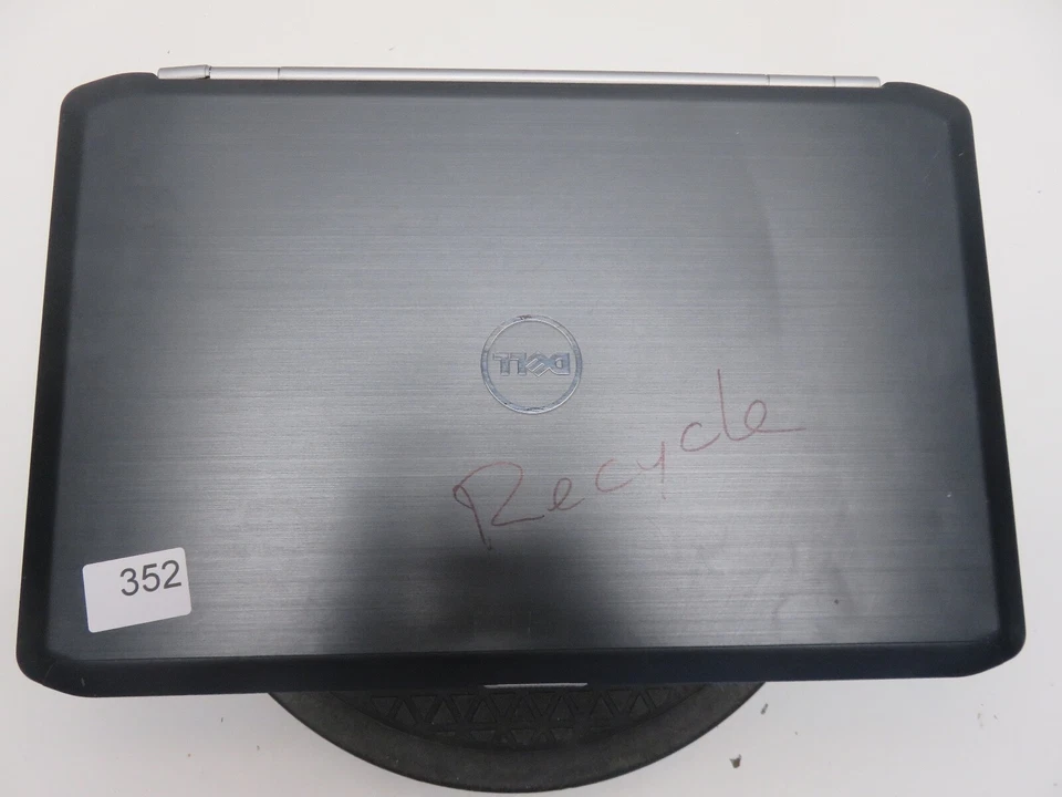 Laptop Dell Latitude P15F Intel Core i3-2330M 2,2 GHz 2 GB SIN DISCO DURO sin batería Foto 2 de 4